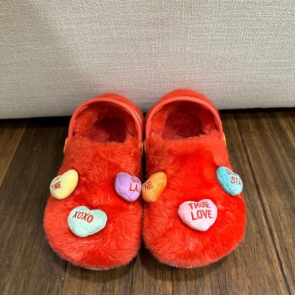 SWEATHEARTS X CROCS Limited Edition Valentines Heart Crocs - Women 6 and Men 4 - Picture 3 of 15